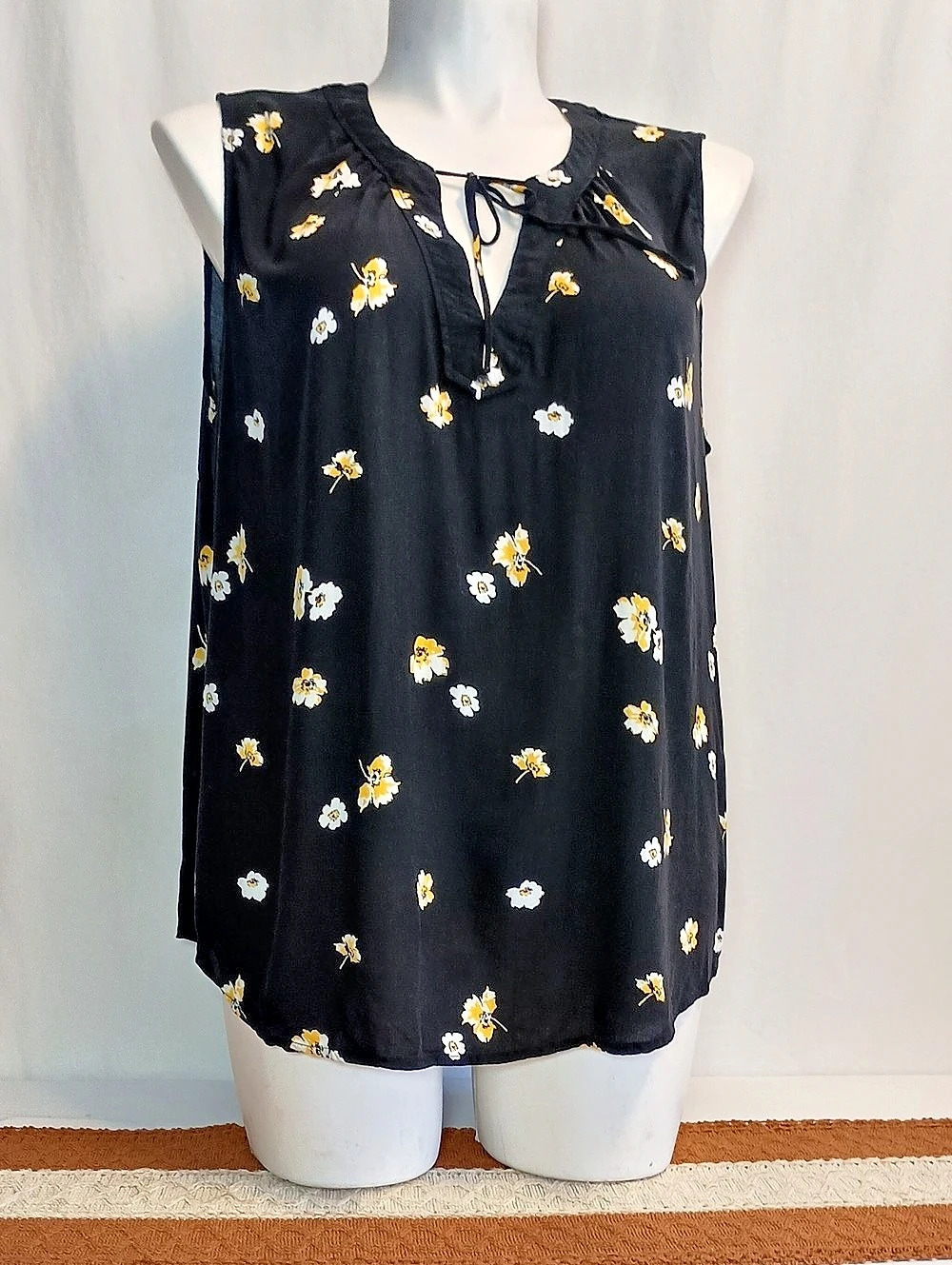 Old Navy Relaxed Printed Tie-Neck Tank Floral Tunic Top in Black & Yellow Size